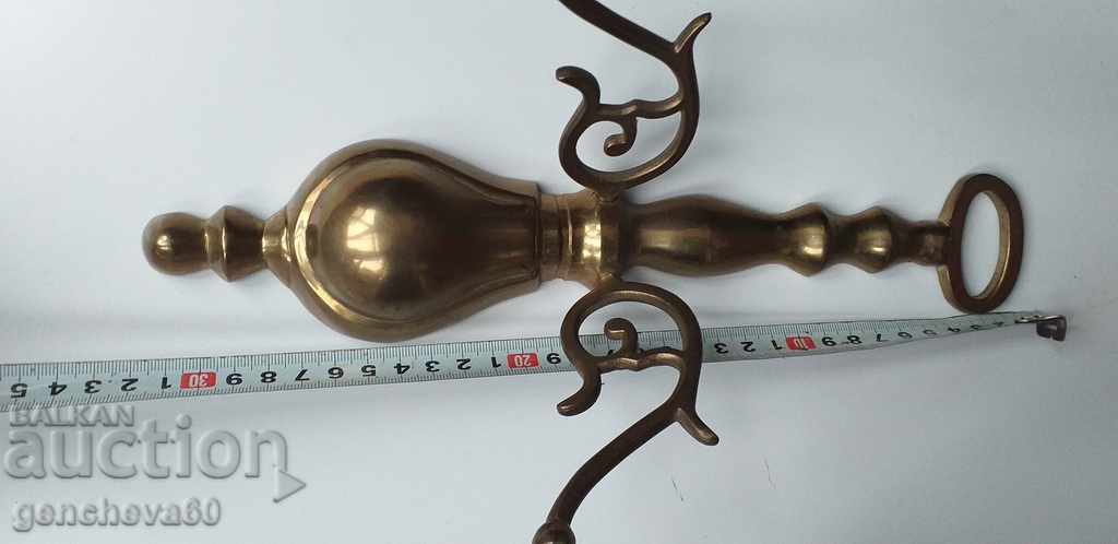 Antique bronze sconce with price 40.00 BGN | € 20.45 Antique bronze sconce with price 40.00 BGN | € 20.45