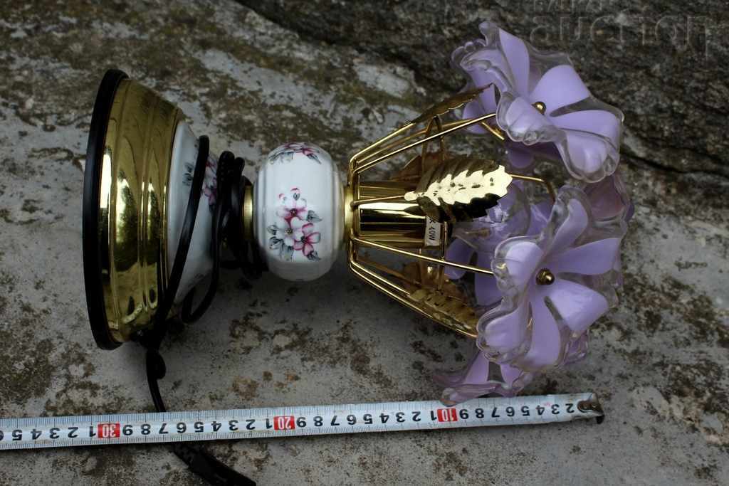 Аукцион СТАРА КРАСИВА НАСТОЛНА НОЩНА ЛАМПА НЕ РАБОТИ. Аукцион СТАРА КРАСИВА НАСТОЛНА НОЩНА ЛАМПА НЕ РАБОТИ.