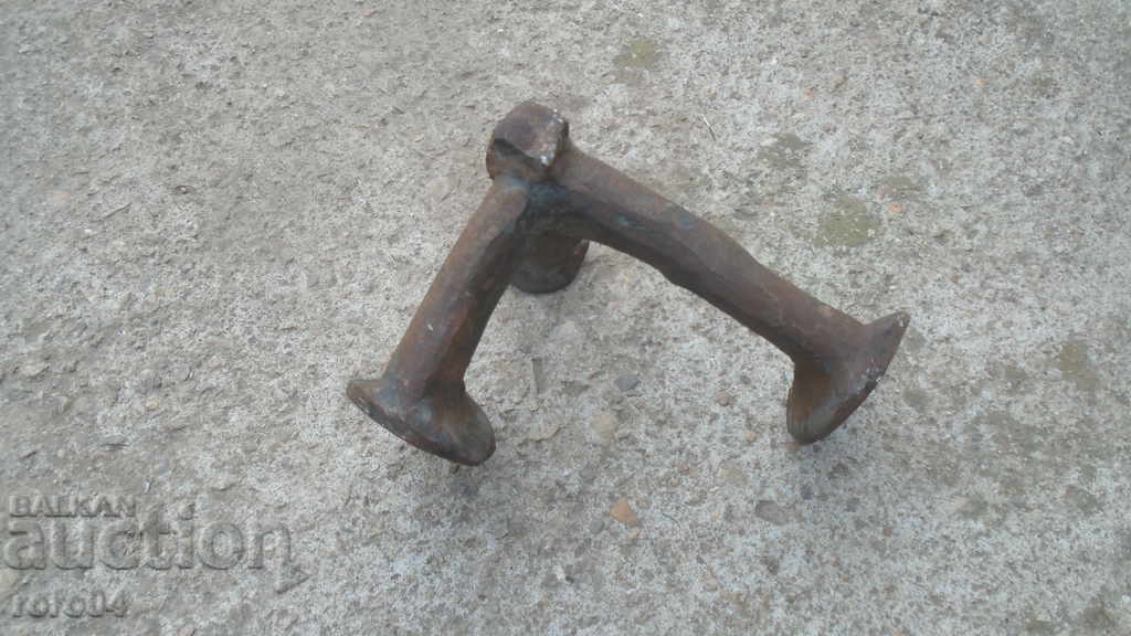 SHOE ANCHOR - EXCELLENT - 5 SHOE ANCHOR - EXCELLENT - 5