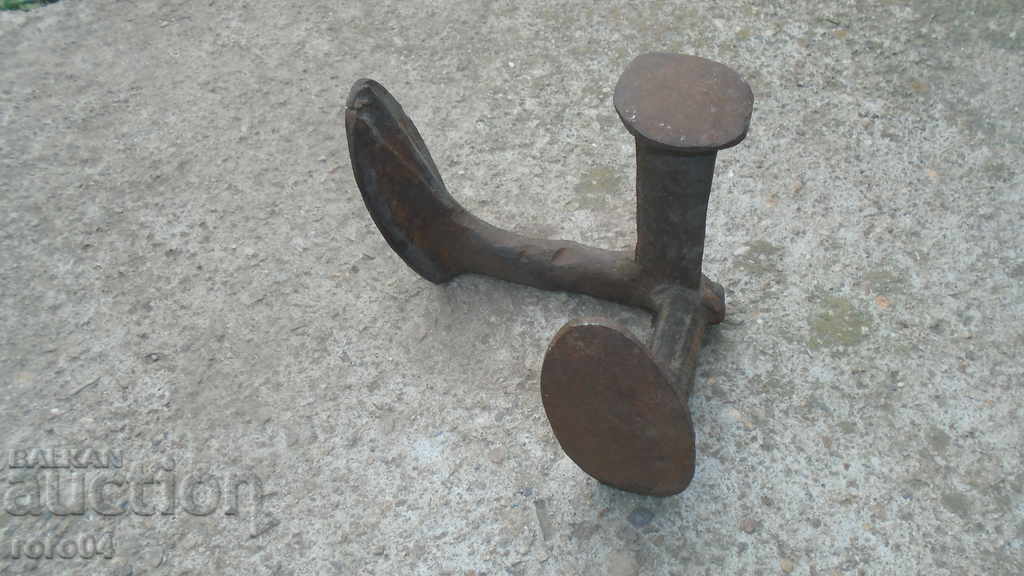 SHOE ANCHOR - EXCELLENT - 7 SHOE ANCHOR - EXCELLENT - 7