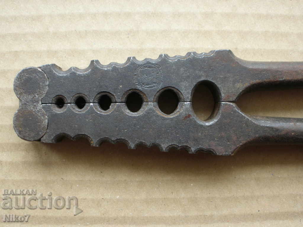 Auction  Old crimping pliers. Chicago-U.S.A