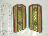 Royal epaulettes 95