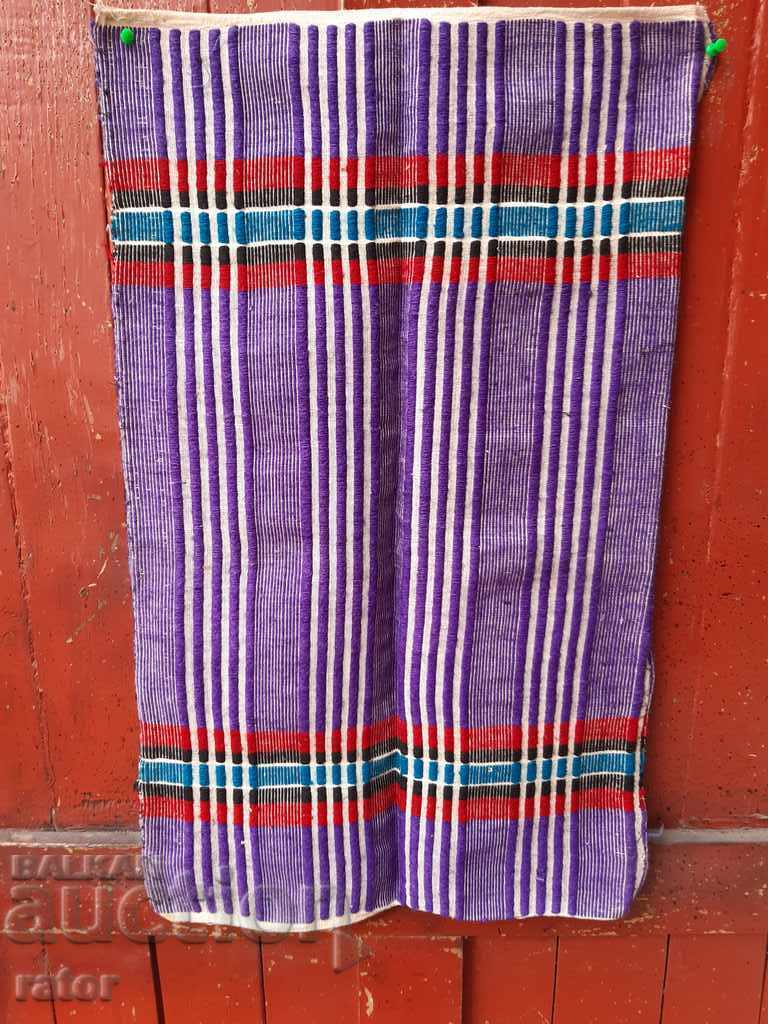 Автентична тъкана вълнена калъфка . Носия Автентична тъкана вълнена калъфка . Носия