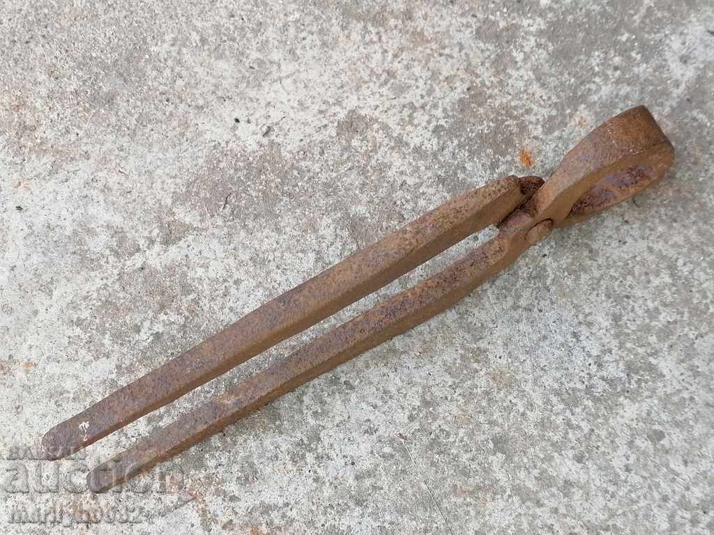 Delivery of Ancient primitive crumpled keretten pliers in the 20th century Delivery of Ancient primitive crumpled keretten pliers in the 20th century