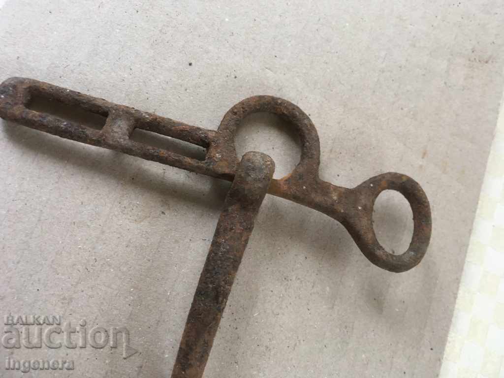 MUNIȚIE DE CAI DE PONT METAL VECHI cu preț 11.00 BGN | € 5.62 MUNIȚIE DE CAI DE PONT METAL VECHI cu preț 11.00 BGN | € 5.62