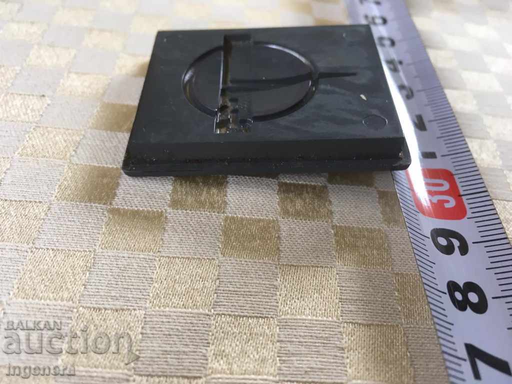 Delivery of PLATE PLATE EMBLEM LOGO FROM ZIL REFRIGERATOR Delivery of PLATE PLATE EMBLEM LOGO FROM ZIL REFRIGERATOR