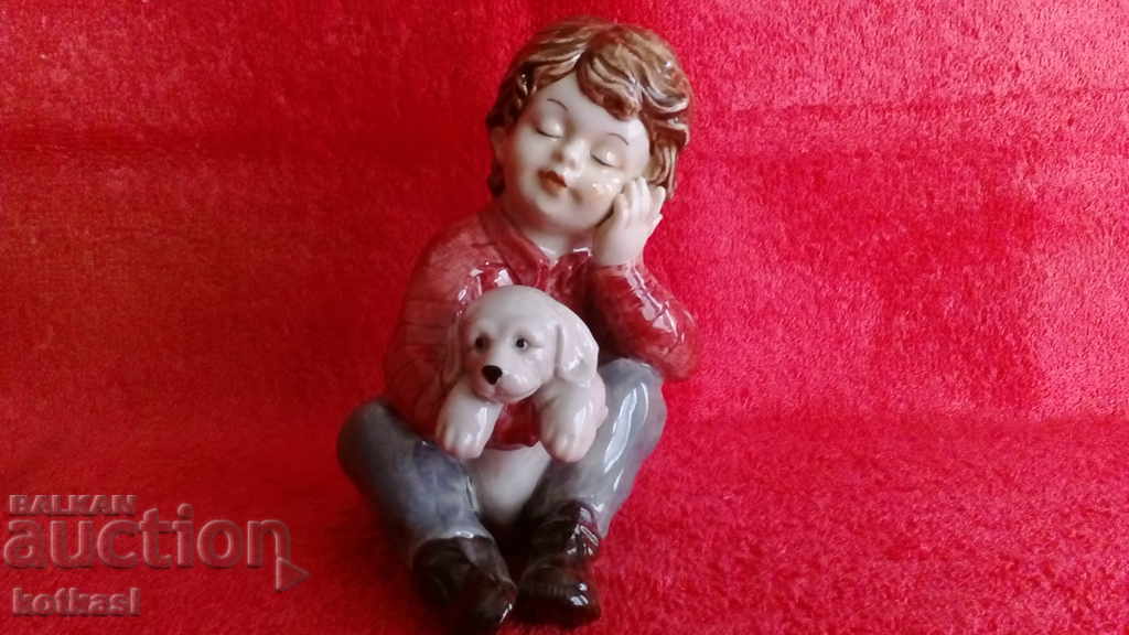 Стара порцеланова фигура Момче с куче