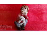 Figurină veche din porțelan Băiat cu un câine