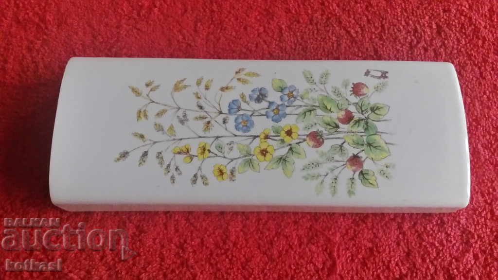 Old porcelain Vase for wall vessel - 5 Old porcelain Vase for wall vessel - 5