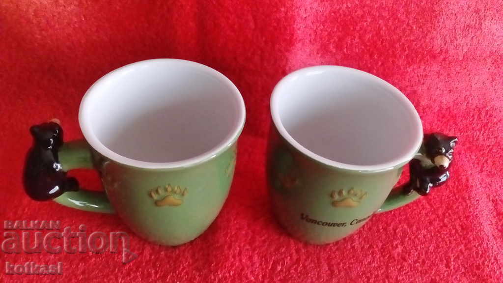 Delivery of Yellowstone Park old cups Bears Embossed paws Delivery of Yellowstone Park old cups Bears Embossed paws