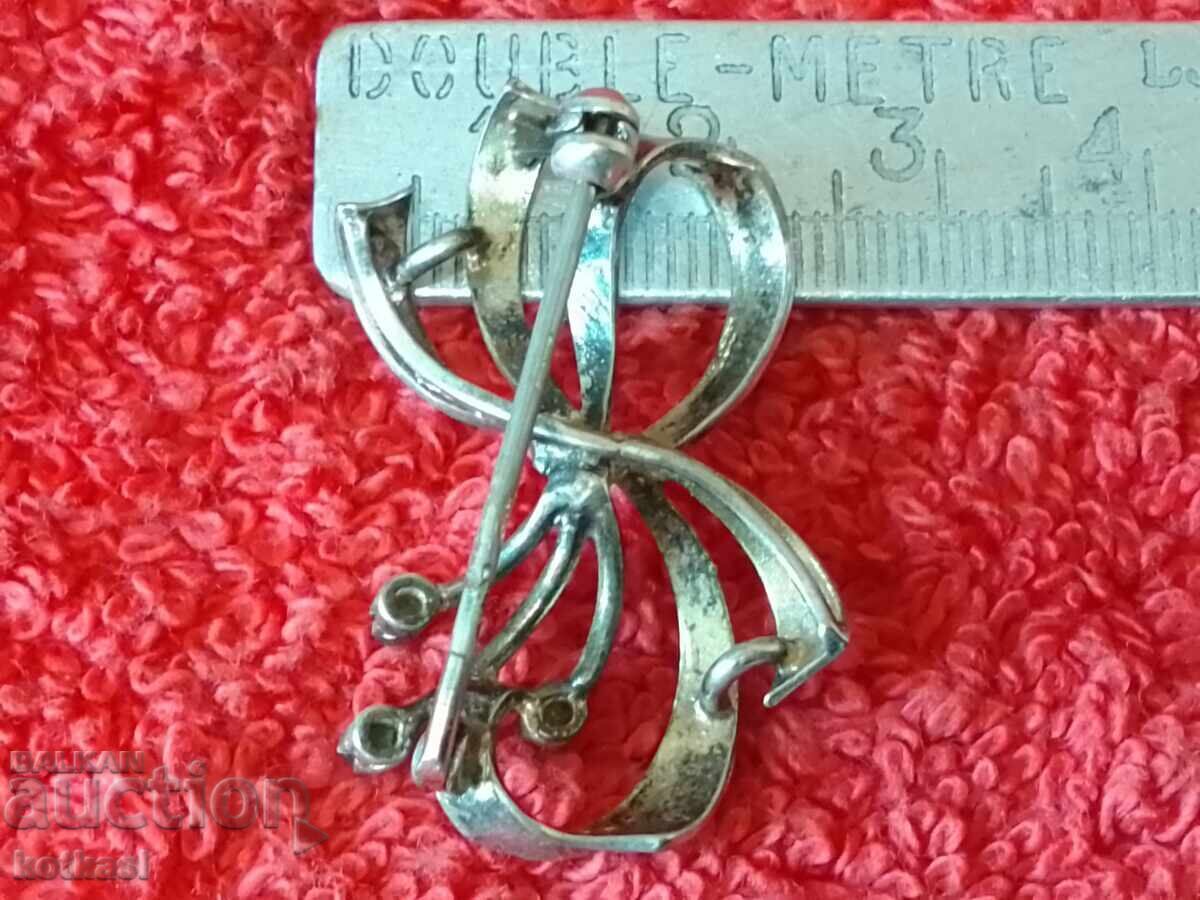 Veche broșă de argint cu pietre semiprețioase verzi cu preț € 45.00 | 88.01 BGN