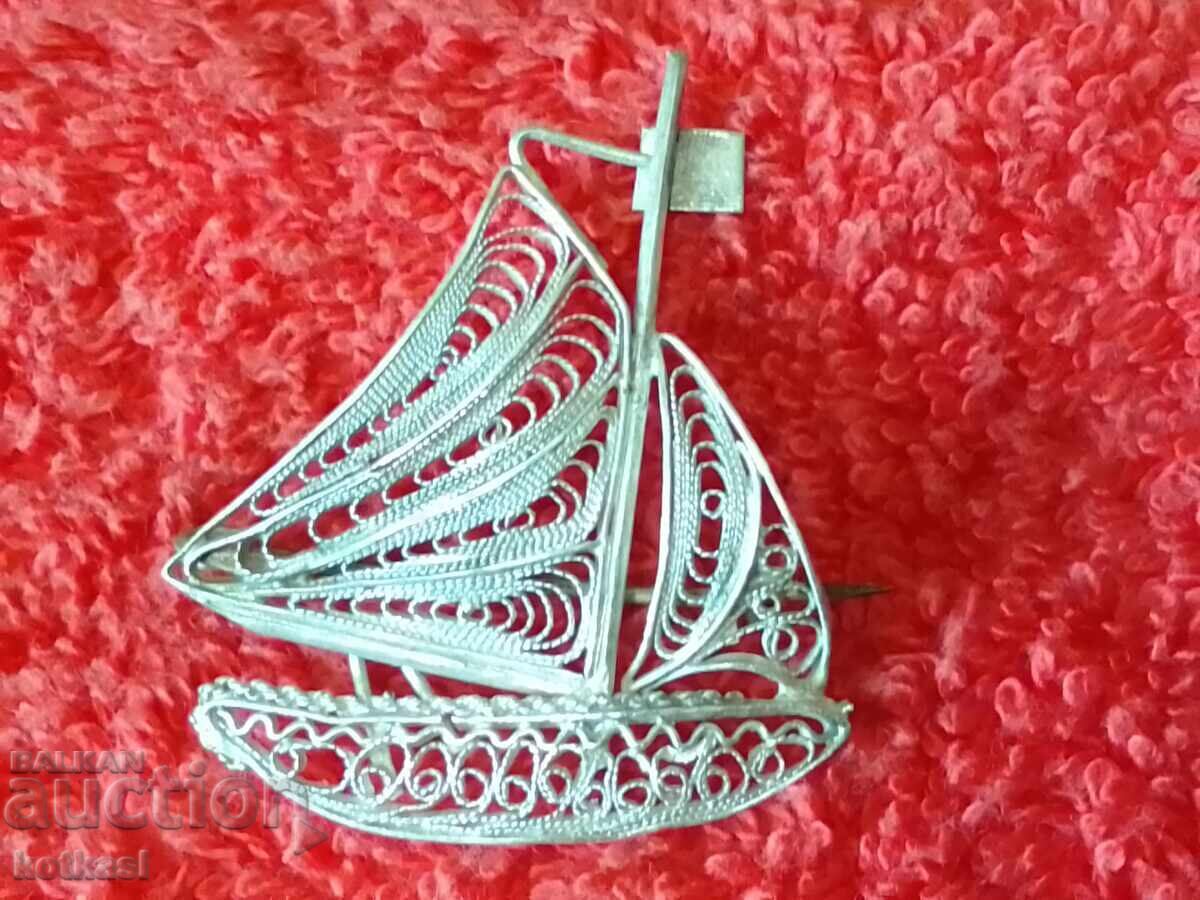 Licitație Broșă din Argint Veche Navă Filigran Barcă cu Pânze Mare Licitație Broșă din Argint Veche Navă Filigran Barcă cu Pânze Mare