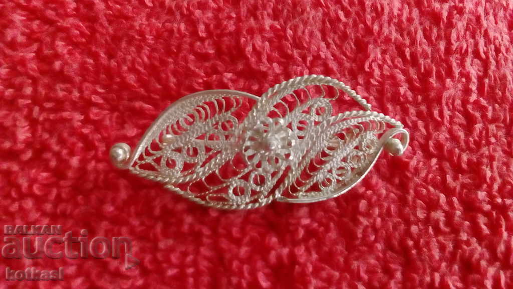 Auction Old silver filigree brooch Auction Old silver filigree brooch
