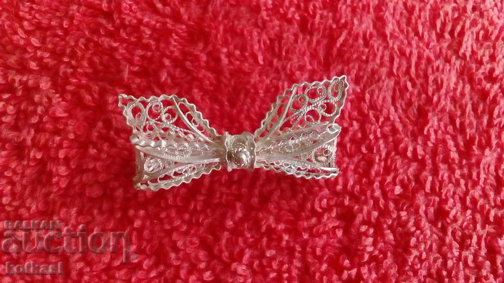 Delivery of Old silver filigree ribbon brooch Delivery of Old silver filigree ribbon brooch