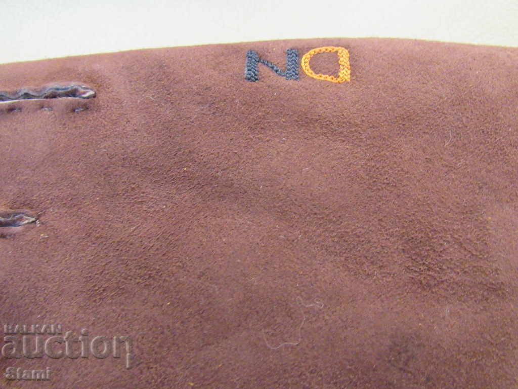 Mănuși maro din piele pentru bărbați, noi cu preț 45.00 BGN | € 23.01 Mănuși maro din piele pentru bărbați, noi cu preț 45.00 BGN | € 23.01