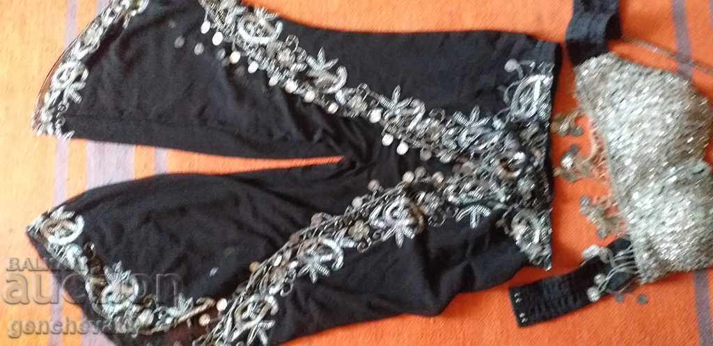 Licitație COSTUM pentru dansuri orientale cu broderie, paiete