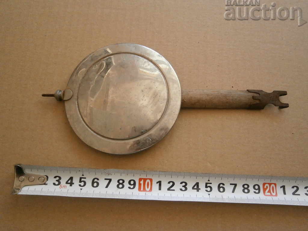 Δημοπρασία εκκρεμές για ένα παλιό ρολόι τοίχου Δημοπρασία εκκρεμές για ένα παλιό ρολόι τοίχου