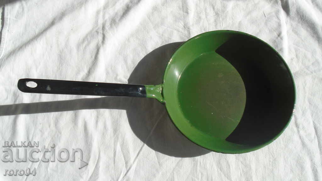 BULGARIAN ENAMELED PAN FAMILY - 1954