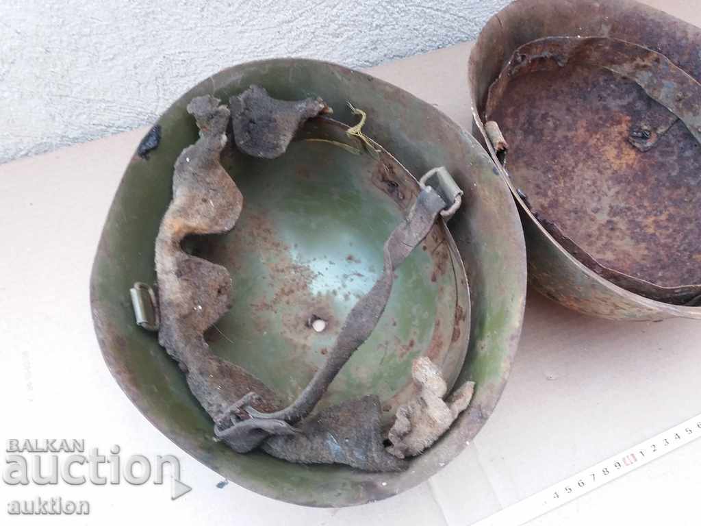 Πολλά δύο στρατιωτικά κράνη - BA - 7 Πολλά δύο στρατιωτικά κράνη - BA - 7