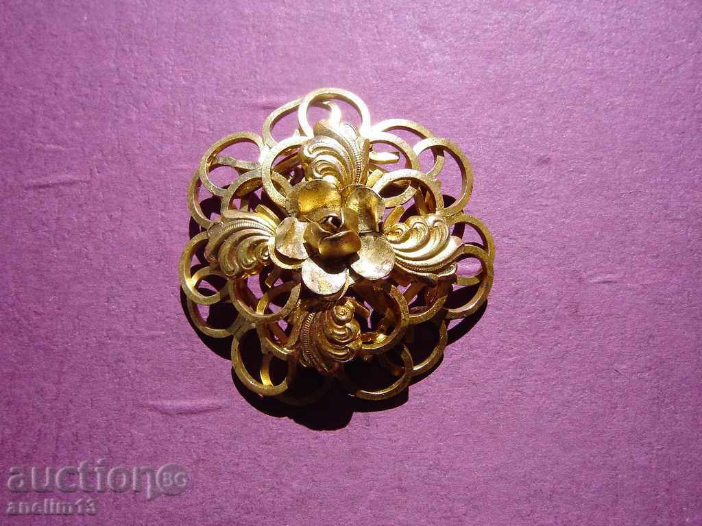 AN OLD GILT BROOCH with price € 7.00 | 13.69 BGN AN OLD GILT BROOCH with price € 7.00 | 13.69 BGN