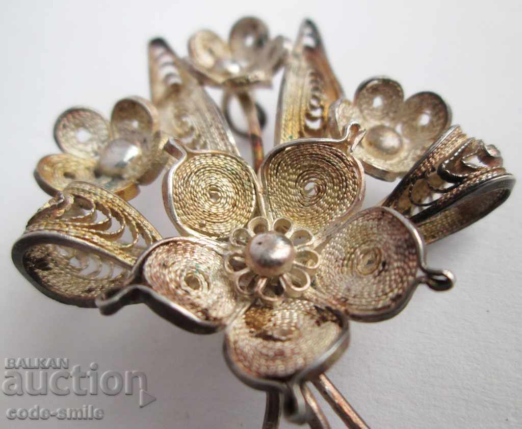 Delivery of Old women's silver brooch Filigree flowers handmade Delivery of Old women's silver brooch Filigree flowers handmade