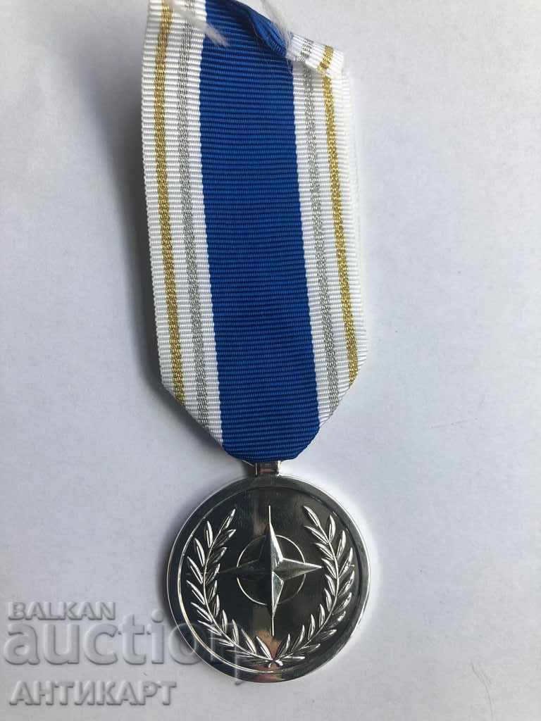 NATO НАТО рядък медал за отличие бял метал с лента