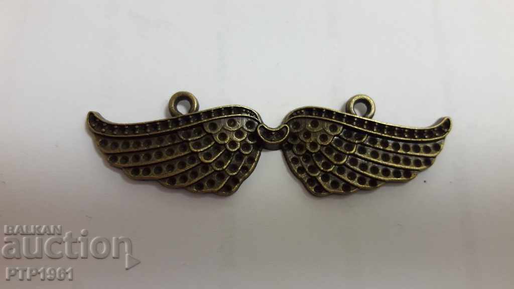 pendant-wings