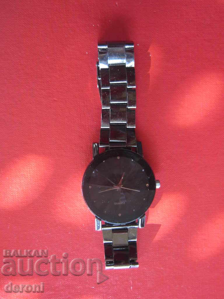 Quartz watch with crystal glass