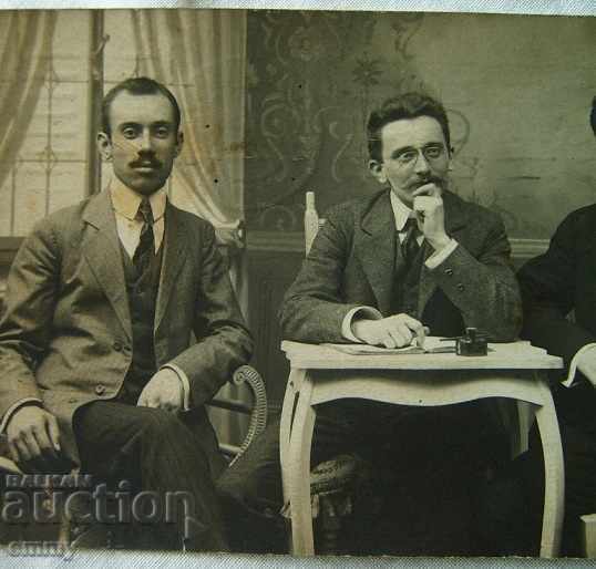 Old photo card men Germany 1911 brand traveled with price 15.00 BGN | € 7.67 Old photo card men Germany 1911 brand traveled with price 15.00 BGN | € 7.67