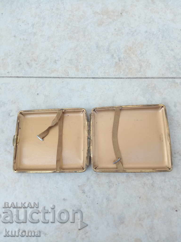 Delivery of Old German cigarette case