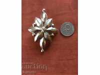 METAL BROOCH