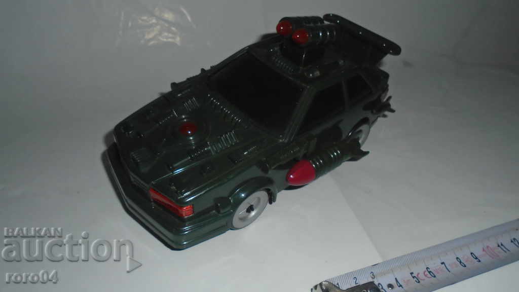 OLD CHILDREN'S MILITARY CAR WITH BATTERIES - 7 OLD CHILDREN'S MILITARY CAR WITH BATTERIES - 7