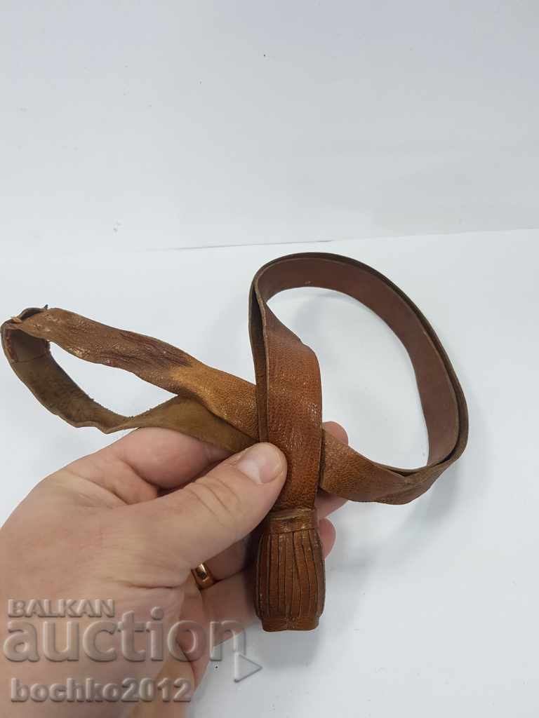 Παράδοση Δερμάτινο κορδόνι του Ρώσου τσάρου για πούλια σπαθιών Παράδοση Δερμάτινο κορδόνι του Ρώσου τσάρου για πούλια σπαθιών