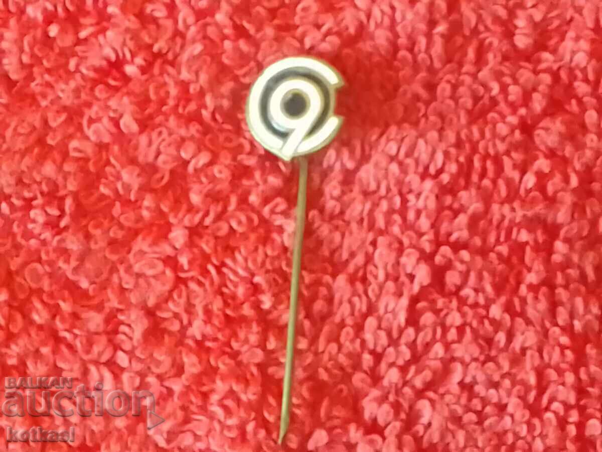 Auction  Old social badge bronze needle white and black enamel September 9