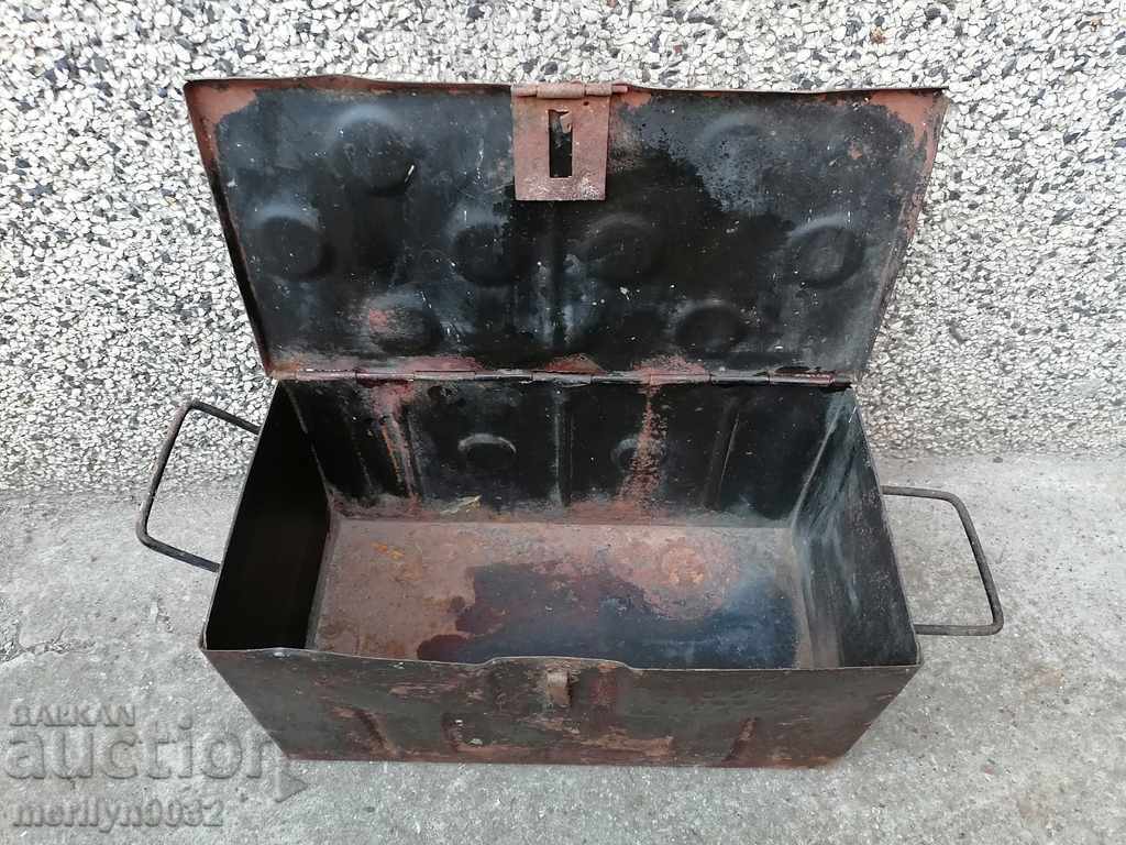 Delivery of Metal army chest, chest, box WW2 Delivery of Metal army chest, chest, box WW2