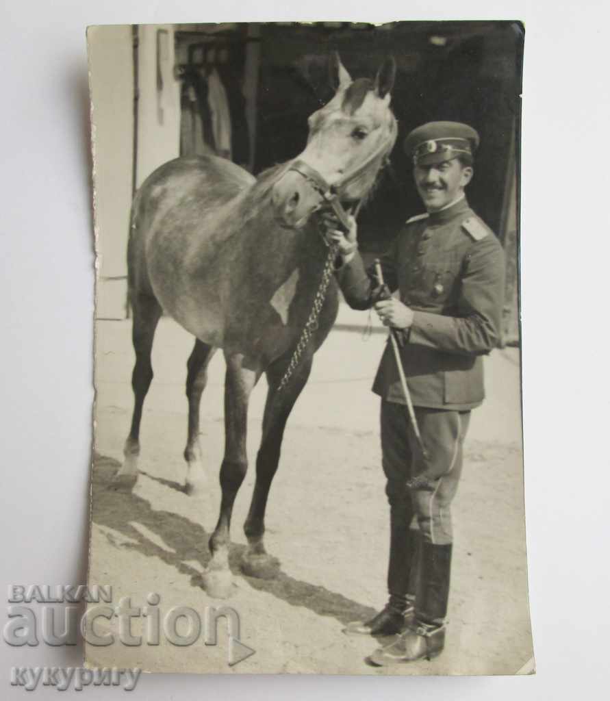 Παλιά φωτογραφία ενός στρατιωτικού αξιωματικού με ιππικό του Βασιλείου της Βουλγαρίας