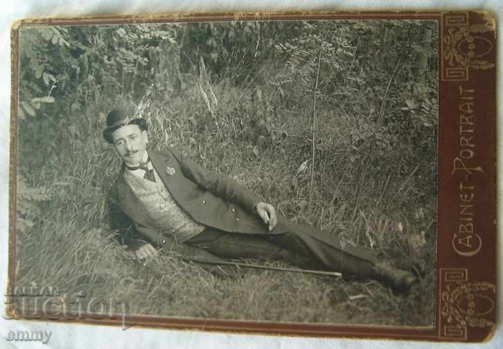 Стара снимка дебел картон мъж с мустаци и бастун