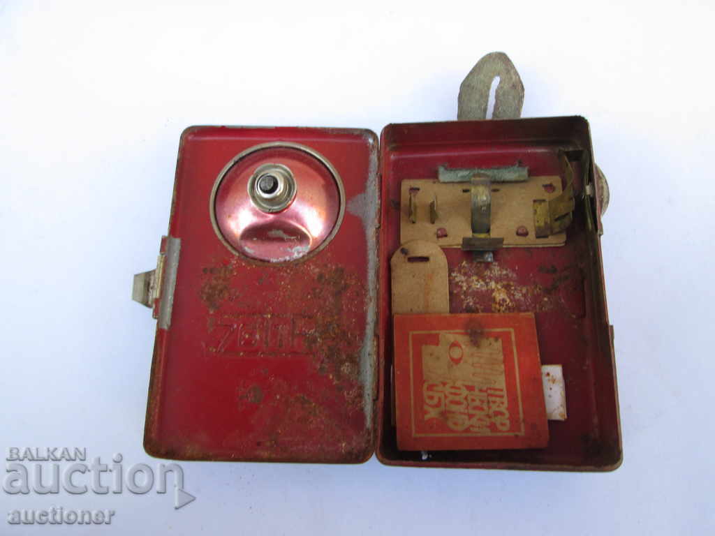 Auction  OLD SPOTLIGHT, FLASHLIGHT -ARTAS