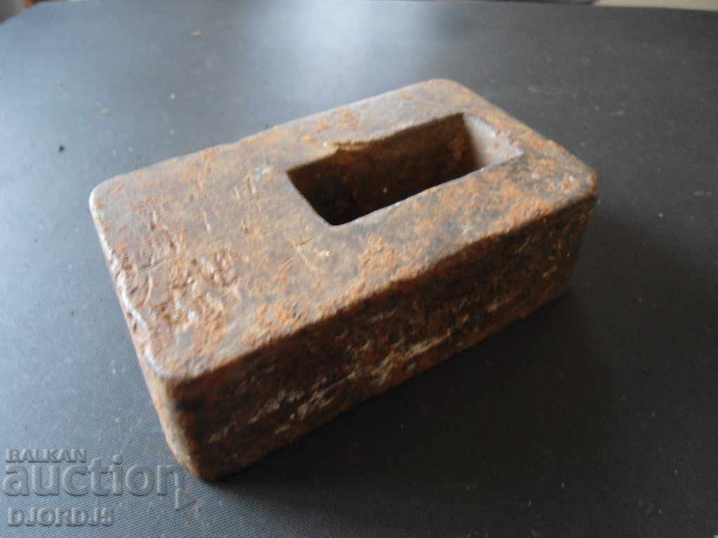 Old weight, top with price 4.00 BGN | € 2.05 Old weight, top with price 4.00 BGN | € 2.05