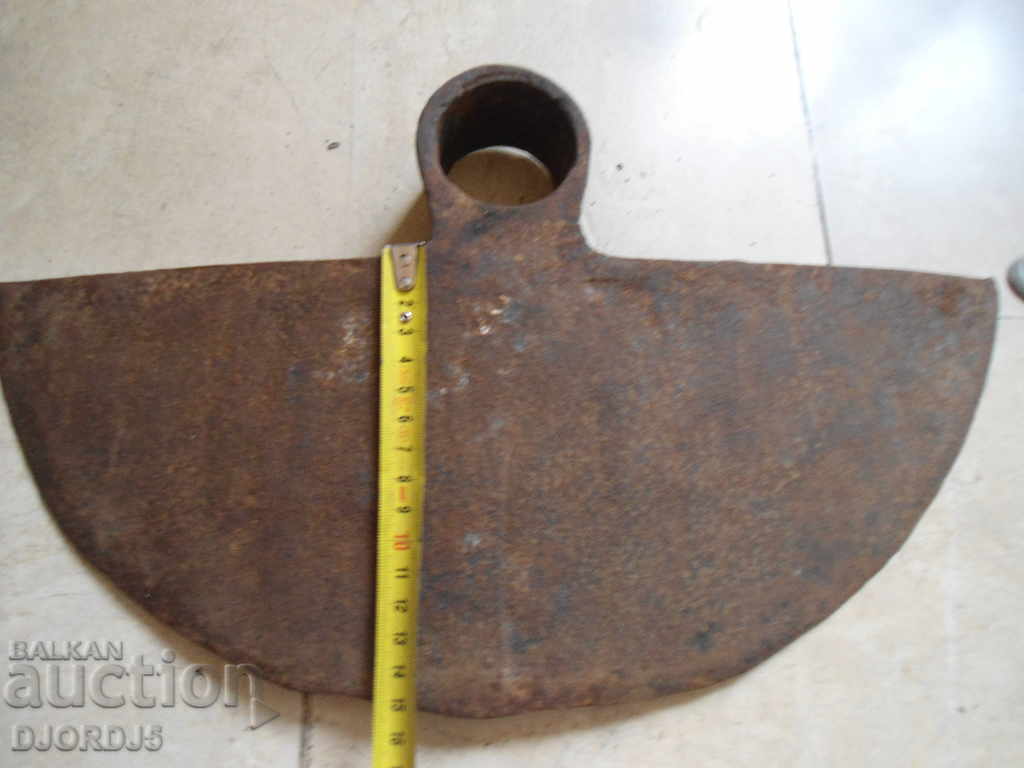 Δημοπρασία Παλιά τεράστια σκαπάνη, σήμανση Δημοπρασία Παλιά τεράστια σκαπάνη, σήμανση