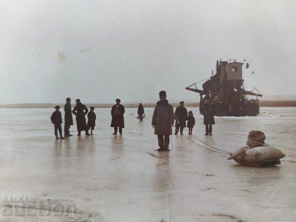 BLACK SEA FROZEN OLD PHOTO with price 55.00 BGN | € 28.12 BLACK SEA FROZEN OLD PHOTO with price 55.00 BGN | € 28.12