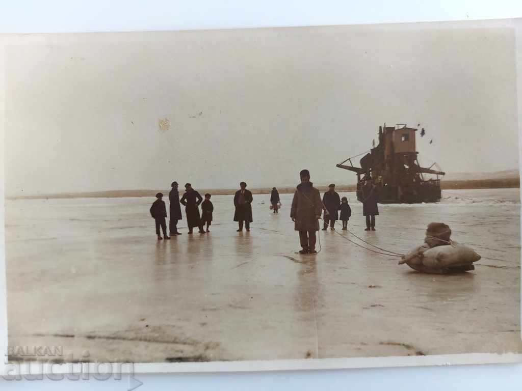 Delivery of BLACK SEA FROZEN OLD PHOTO Delivery of BLACK SEA FROZEN OLD PHOTO