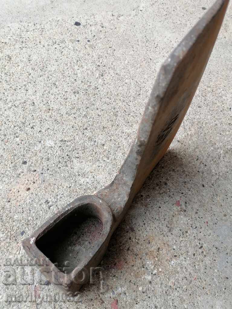 Auction Old ax ax, chopper Auction Old ax ax, chopper