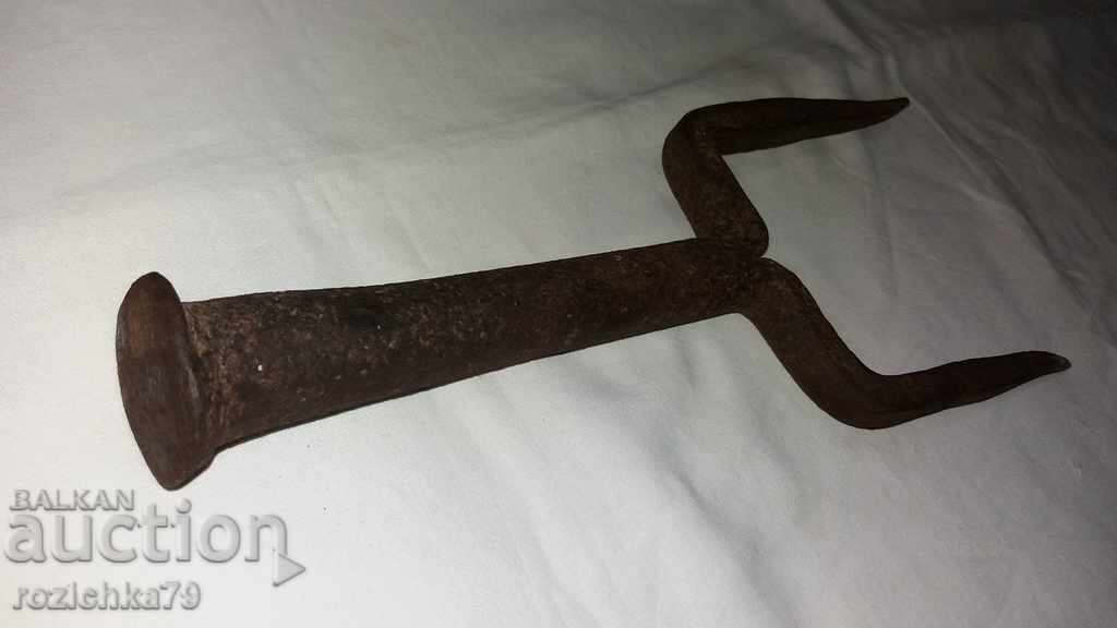 Auction An old anvil Auction An old anvil