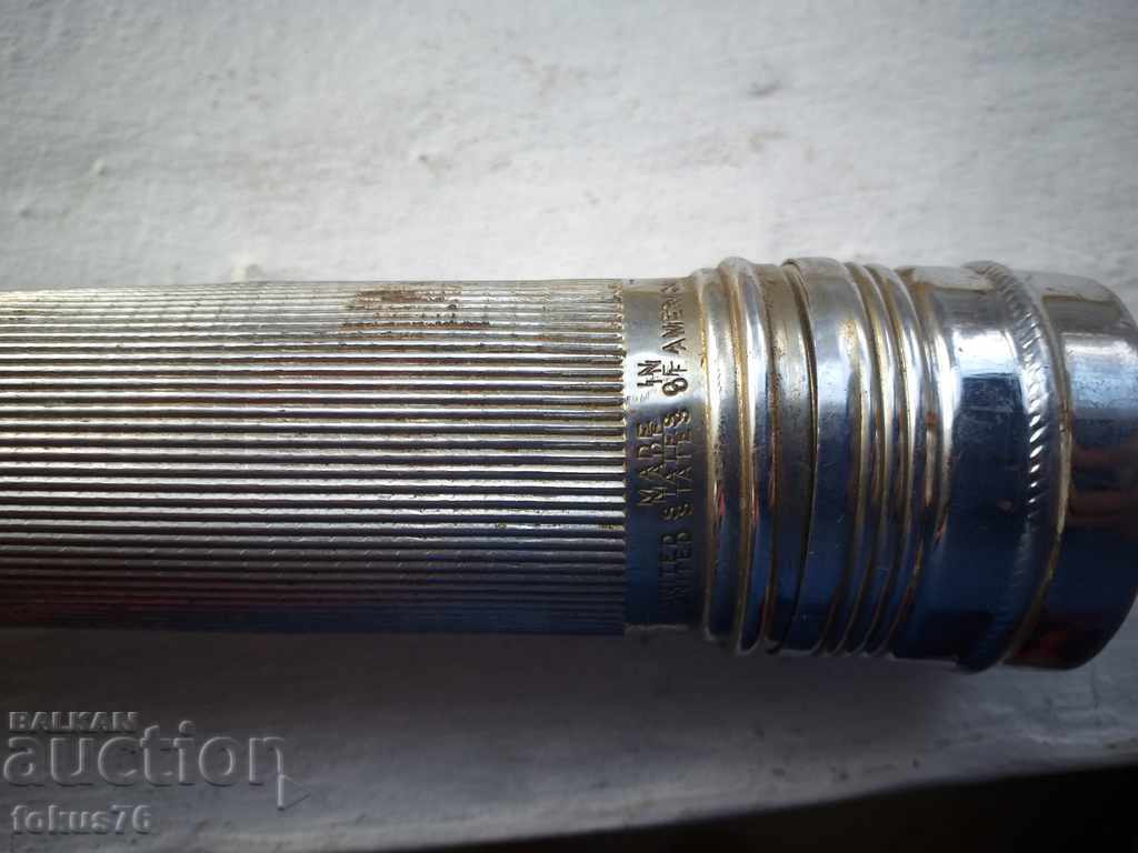 Delivery of OLD AMERICAN FLASHLIGHT FLASHLIGHT WITH MARKINGS - BZC Delivery of OLD AMERICAN FLASHLIGHT FLASHLIGHT WITH MARKINGS - BZC