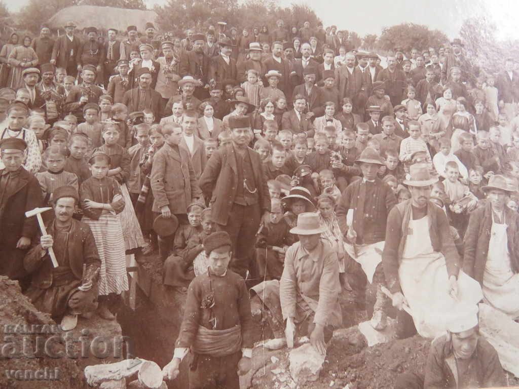 OLD PHOTO - CARDBOARD - LARGE - CONSTRUCTION OF A NEW CHURCH? with price 49.99 BGN | € 25.56 OLD PHOTO - CARDBOARD - LARGE - CONSTRUCTION OF A NEW CHURCH? with price 49.99 BGN | € 25.56