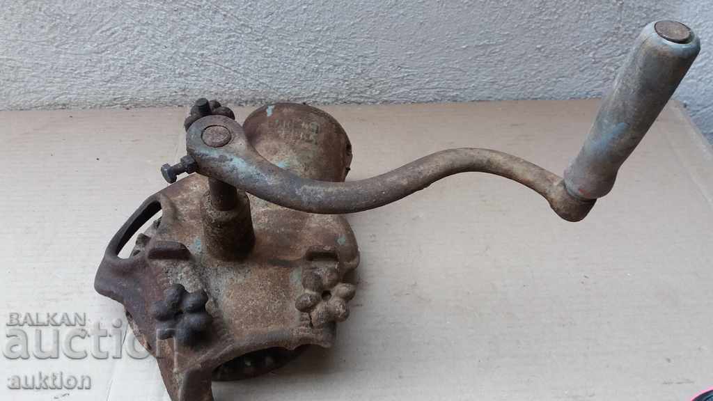 Auction WORKING SOLID MACHINE FOR GRINDING CORN, CORN Auction WORKING SOLID MACHINE FOR GRINDING CORN, CORN