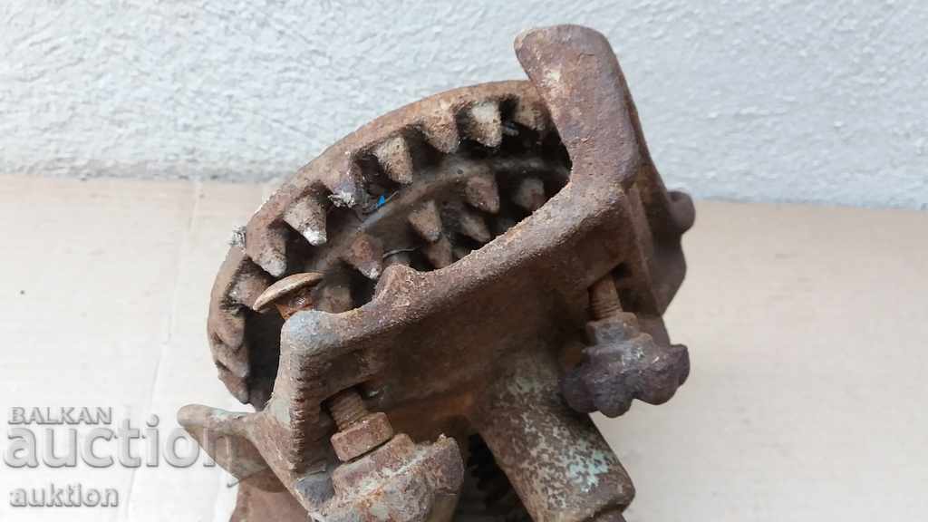 WORKING SOLID MACHINE FOR GRINDING CORN, CORN - 6 WORKING SOLID MACHINE FOR GRINDING CORN, CORN - 6