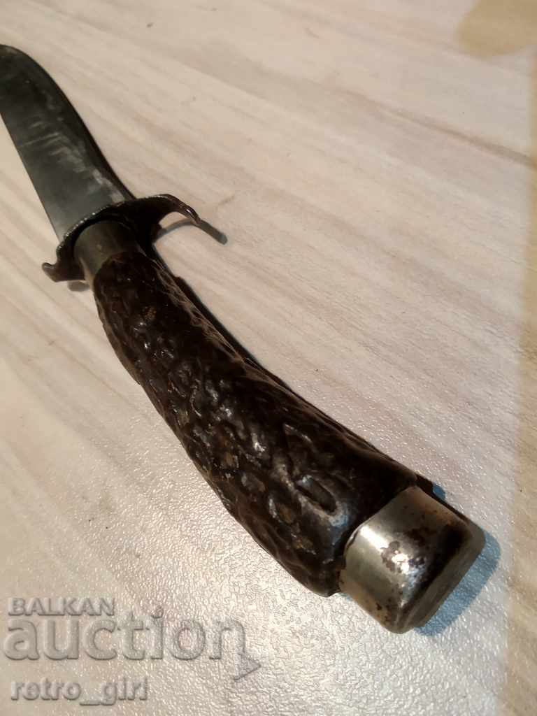 I am selling an old hunting knife. with price 20.00 BGN | € 10.23 I am selling an old hunting knife. with price 20.00 BGN | € 10.23