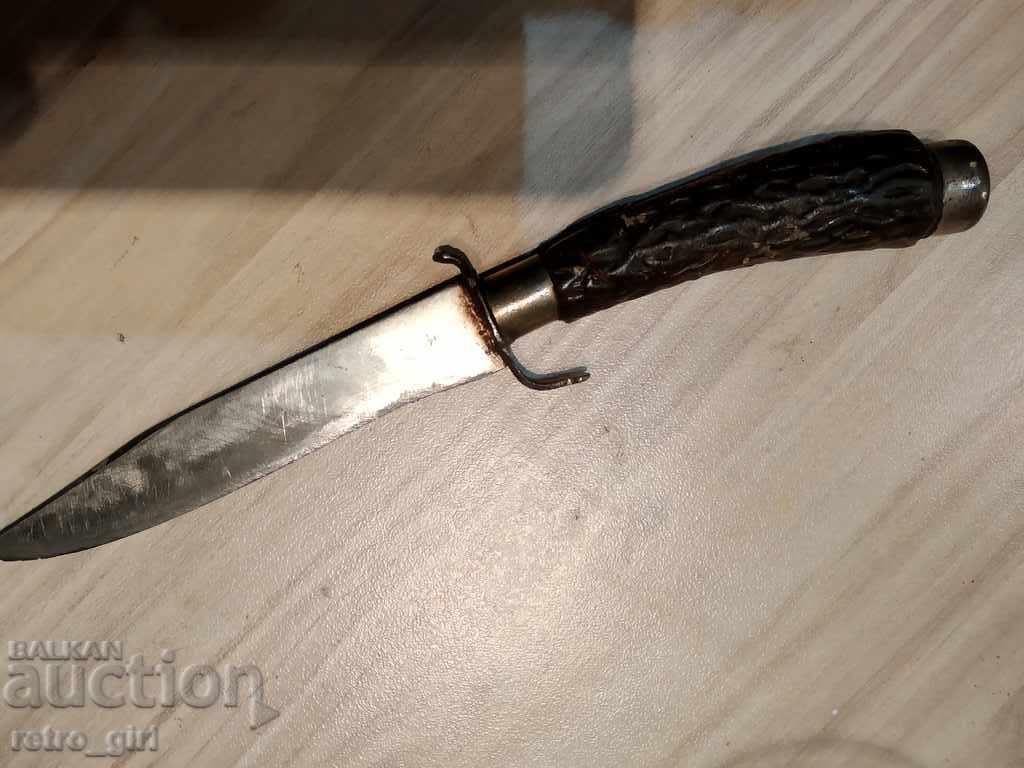Auction I am selling an old hunting knife. Auction I am selling an old hunting knife.